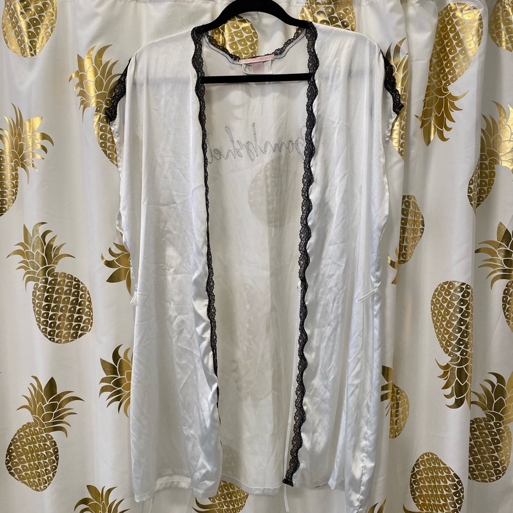 Victoria’s Secret Rare Bombshell White Satin Robe - Picture 1 of 8